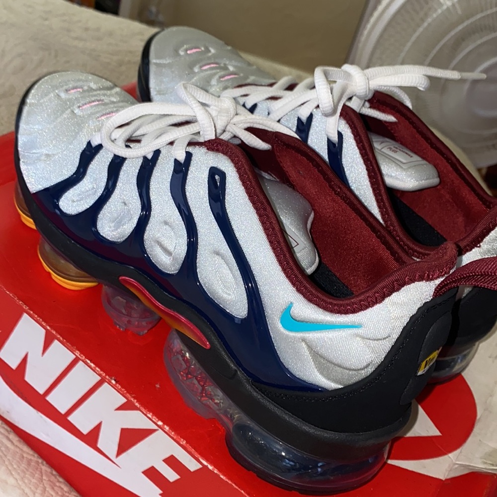 Never been worn box little crinkle due to them just sitting in the closet. - Picture 4 of 4
